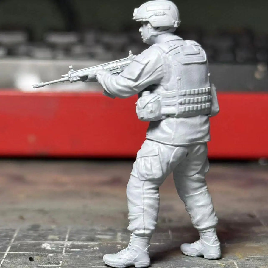 Modern PLA Soldier with QBZ Rifle 1/35 Resin Figure Kit - 1/35 resin model view 4