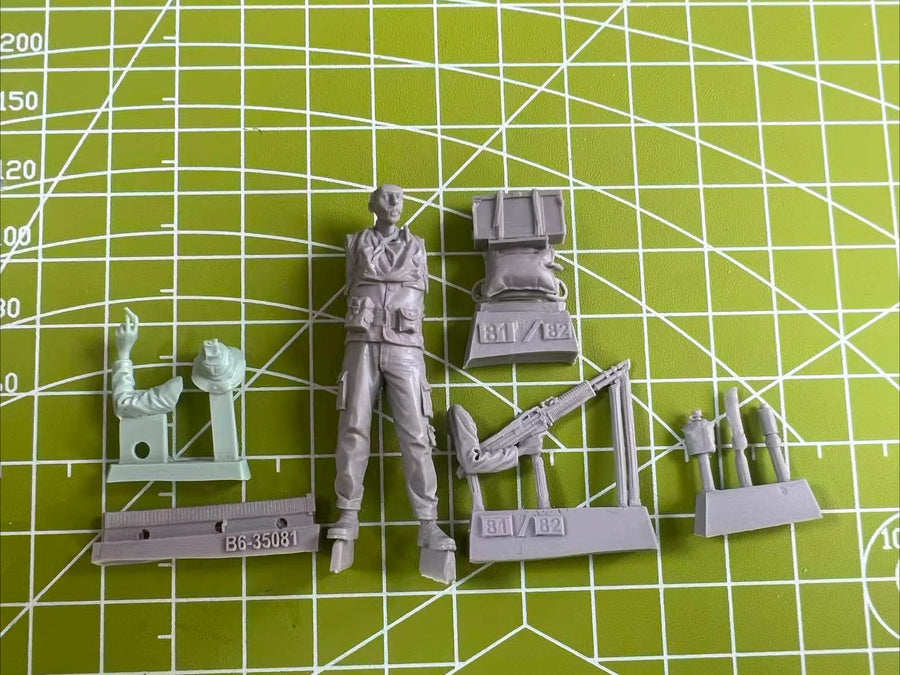 US Special Forces Soldier in Tiger Stripe Camo Vietnam War 1/35 Resin Figure Kit - resin model view 3