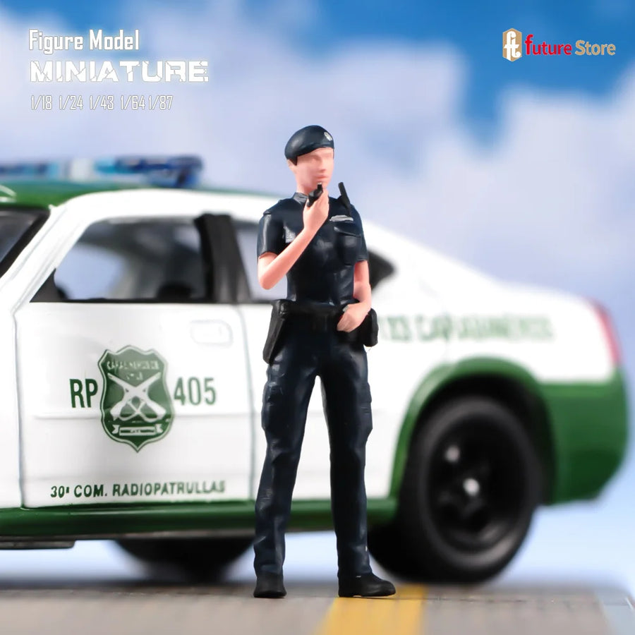 Female Police Officer Duo 1/24 Resin Figure Set - 1/24 resin model view 2