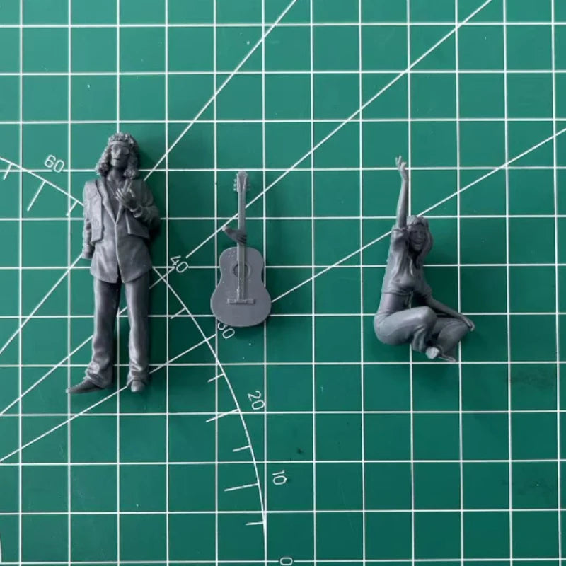 1960s Guitarist & Hippie Girl 2-Figure Set 1/35 Resin Kit - 1/35 resin model view 2