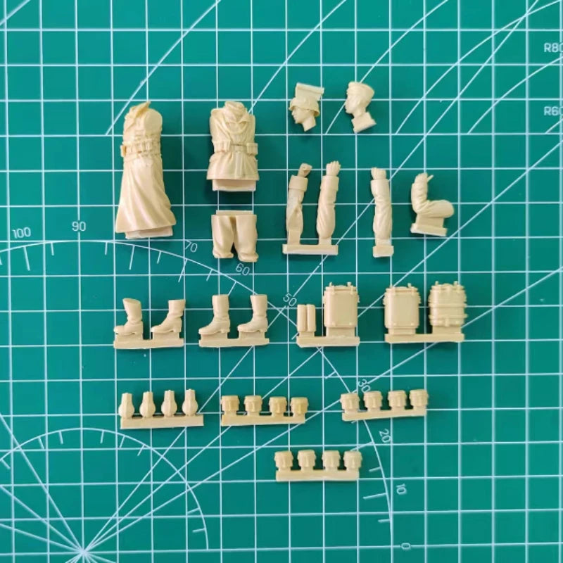 WWII German Soldiers Food Carriers 1/35 Resin Figure Kit - 1/35 resin model view 2