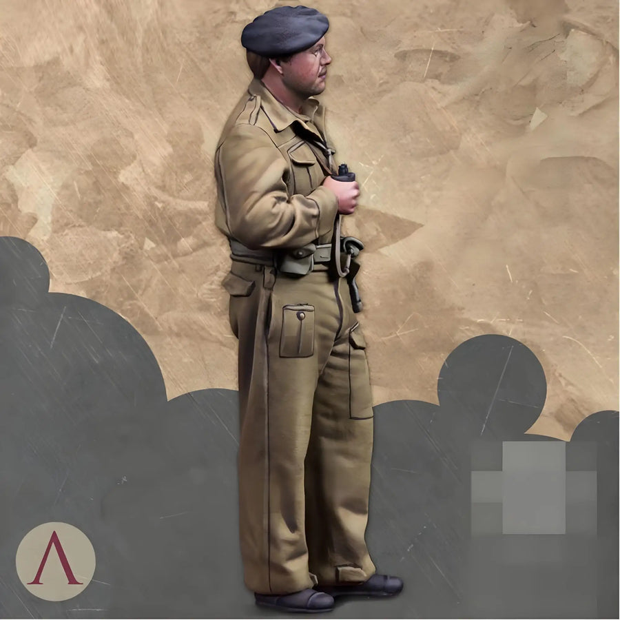 WWII British Tank Commander with Beret and Binoculars 1/35 Resin Figure Kit - resin model view 4