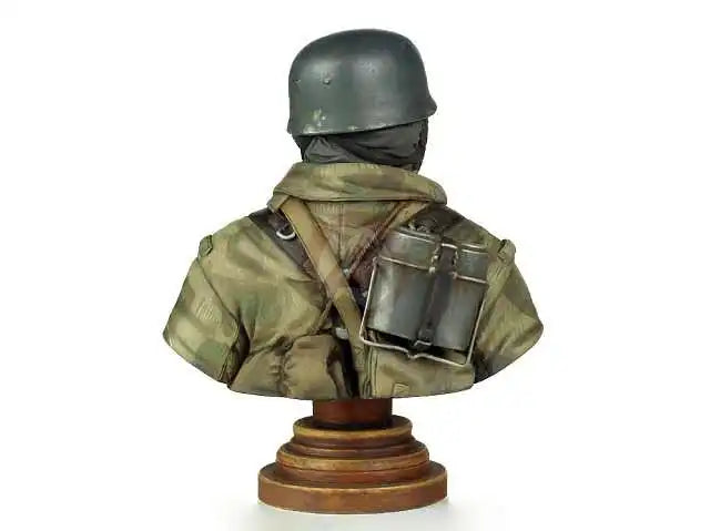 WWII German Wehrmacht Soldier in Splinter Camo Resin Bust Kit - resin model view 3