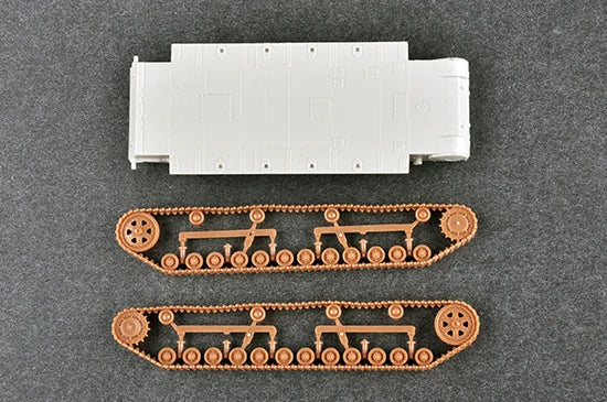 Soviet T-28 Medium Tank (Riveted) 1/72 Resin Model Kit - 1/72 resin model view 3