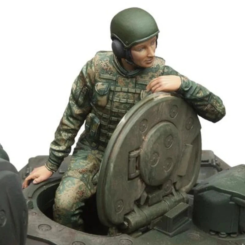 WWII Soviet Female Tank Crew 1/16 Resin Figure Set Kit - 1/16 resin model view 3
