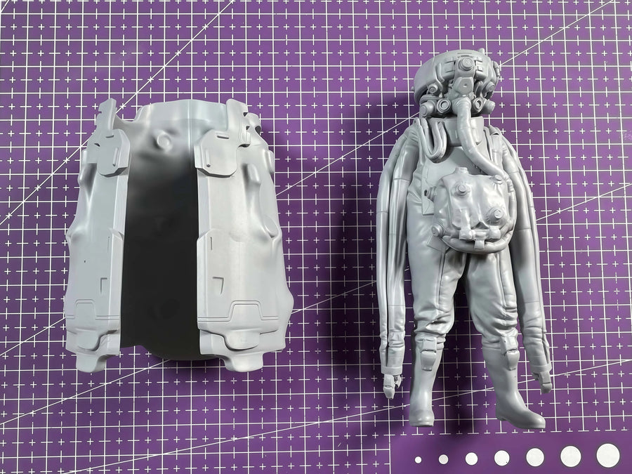 Sci-Fi Female Soldier in Powered Exoskeleton Armor 1/16 Resin Figure Kit - resin model view 2