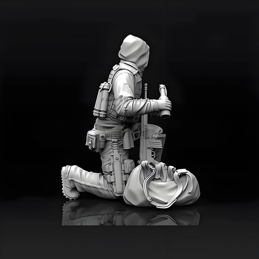 Modern Tactical Operator with Gear 1/35 Resin Figure Kit - 1/35 resin model view 3