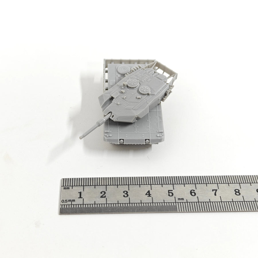 Leopard Tank Evolution Set 1/144 Resin Model Kit - 1/144 resin model view 3