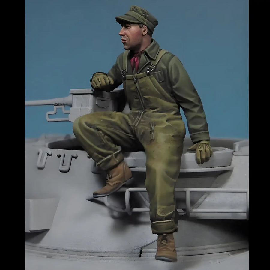 WWII Tank Crew/Mortar Loader with Ammunition 1/35 Resin Figure Kit - resin model view 4