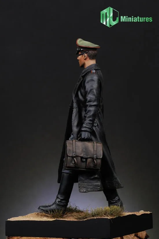 Claus von Stauffenberg WWII German Officer 1/35 Resin Figure Kit - 1/35 resin model view 2