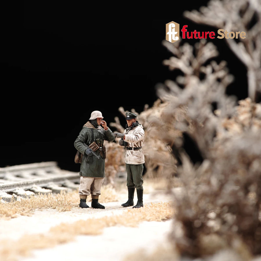 WWII Winter Soldiers with Commander 1/72 Resin Figure Diorama Set - 1/72 resin model view 2