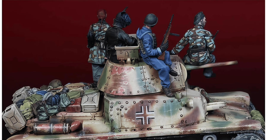 WWII Tank Crew 4-Figure Set 1/35 Scale Resin Model Kit - 1/35 resin model view 3