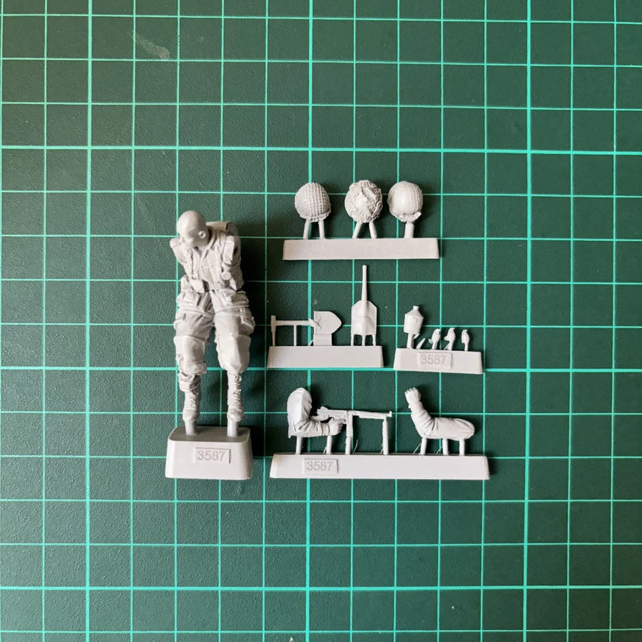 US Airborne Soldier in Combat Gear 1/35 Resin Figure - 1/35 resin model view 6