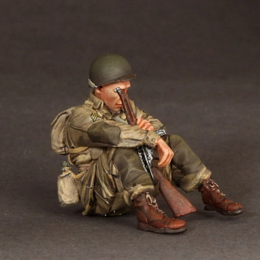 US Airborne Sergeant with M1 Garand 1/35 Resin Figure - 1/35 resin model view 3