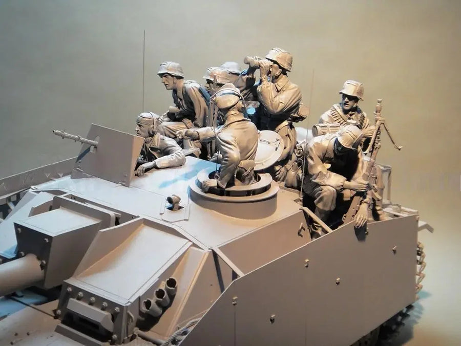 Modern Tank Crew 8-Figure Set 1/16 Resin Model Kit - 1/16 resin model view 2