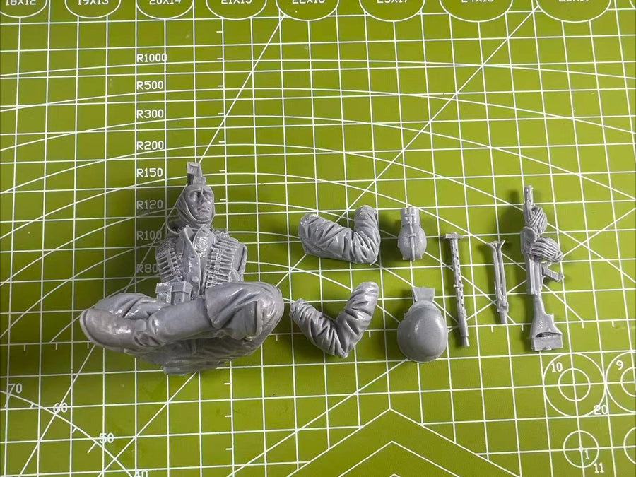 WWII German Soldier Seated with MG Ammunition Belt 1/16 Resin Figure Kit - resin model view 4