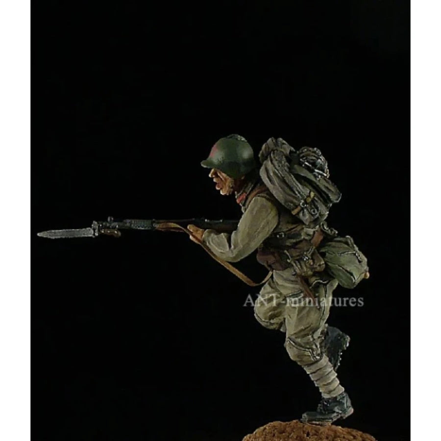 WWI German Soldier Attacking 1/35 Resin Figure Kit - 1/35 resin model view 3