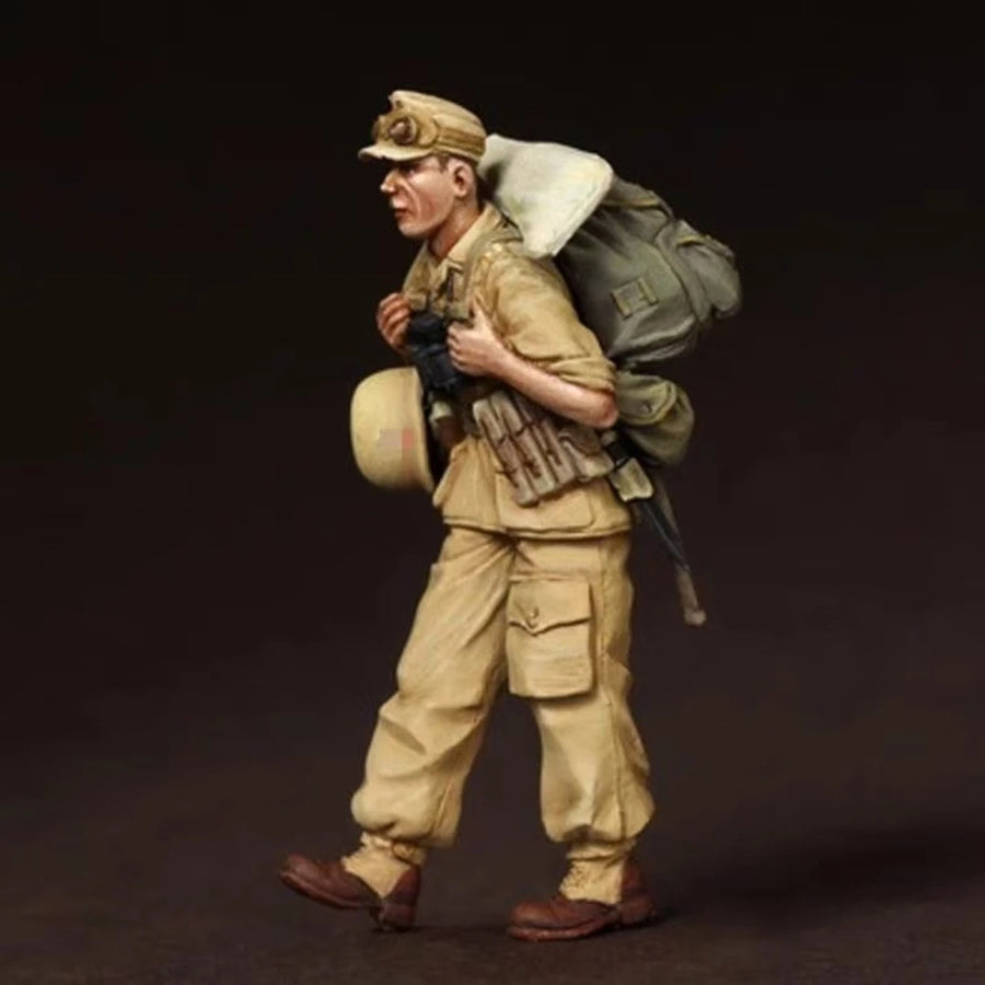 WWII Desert Soldier with Equipment 1/35 Resin Figure Kit - 1/35 resin model view 3