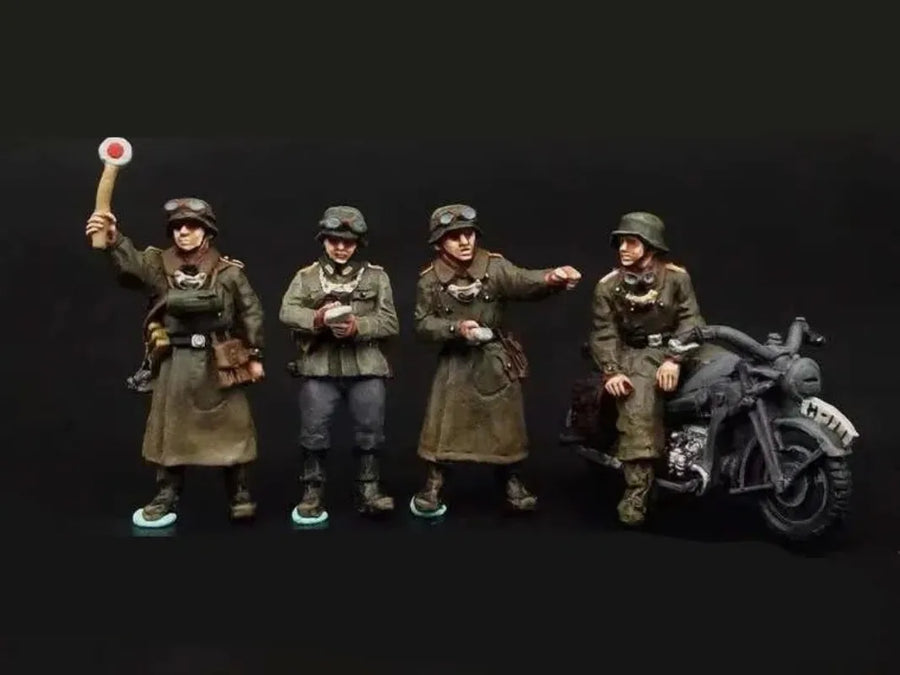 WWII Soldier 4-Figure Set With Motorcycle 1/72 Resin Diorama Kit - 1/72 resin model view 2