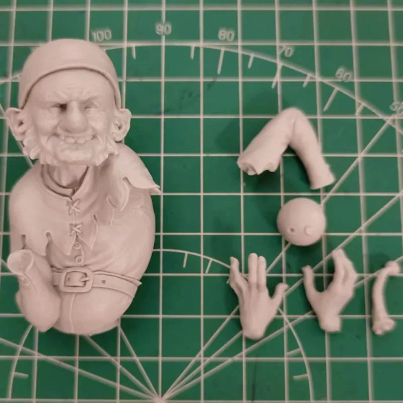 Dwarf Granny with Crystal Ball 1/12 Resin Bust Kit - 1/12 resin model view 3