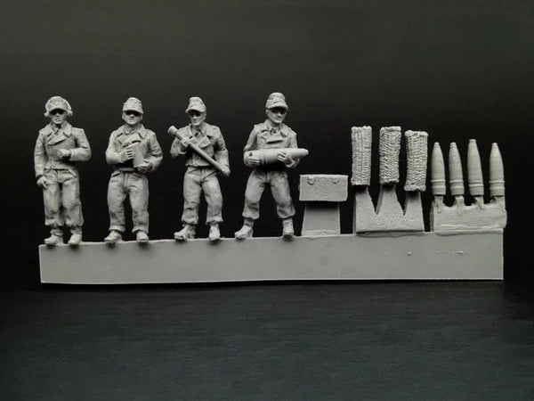 WWII German 150mm SPG Crew 4-Figure Set 1/72 Resin Kit