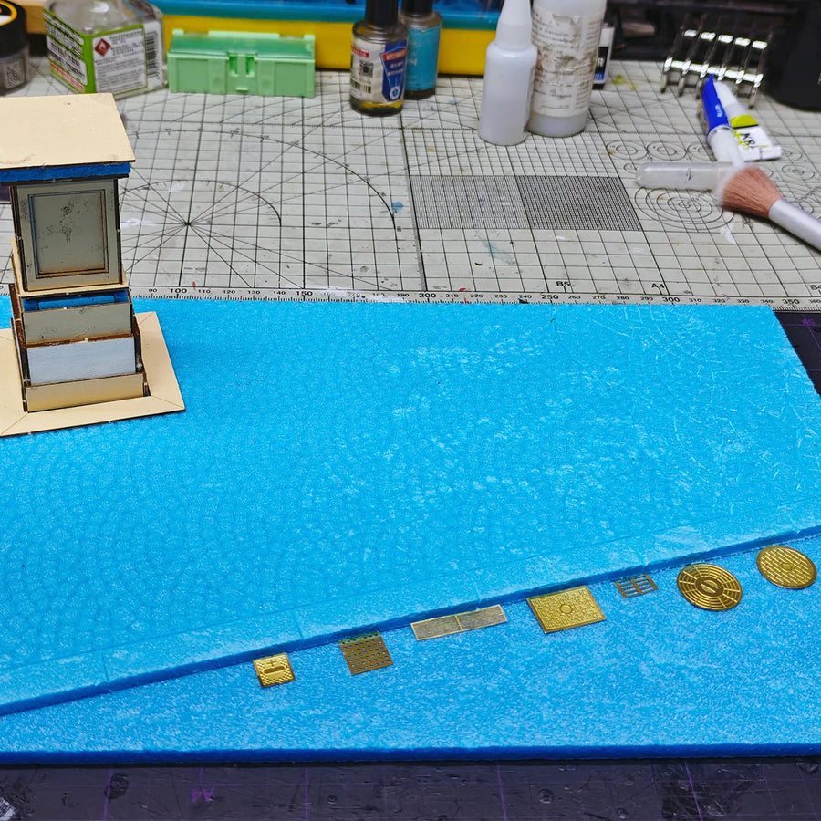 Metal Manhole Cover Sewer 1/35 Resin Terrain Diorama Kit - 1/35 resin model view 3