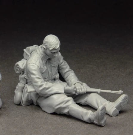 Modern Soldier Sitting 1/35 Resin Figure Kit - 1/35 resin model view 2