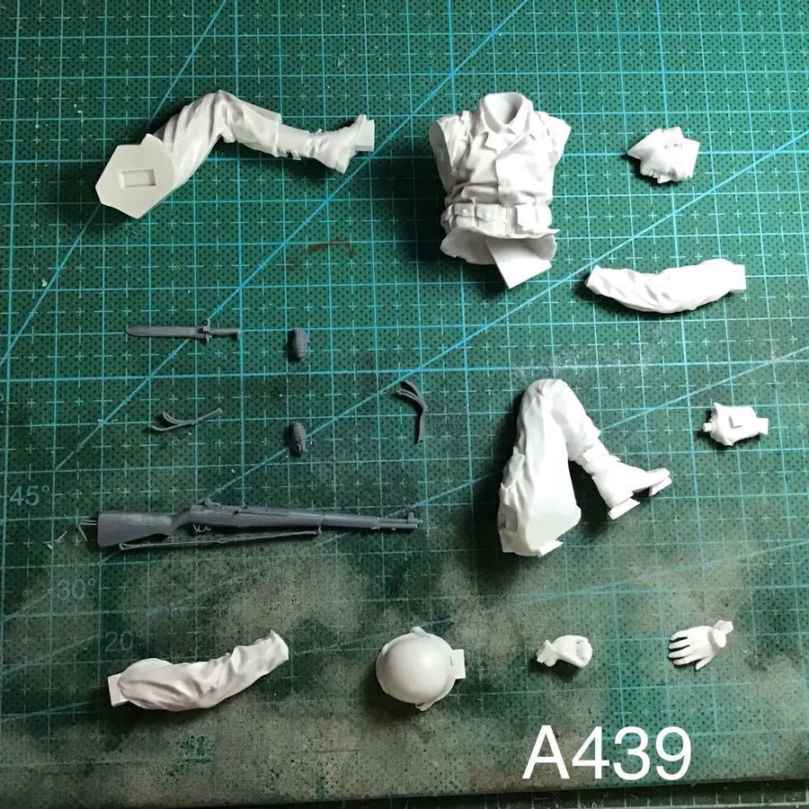 WWII US Army Soldier with M1 Garand 1/16 Resin Figure - 1/16 resin model view 4