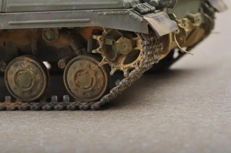Soviet T-64 Mod.1972 Main Battle Tank 1/35 Resin Model Kit - 1/35 resin model view 6