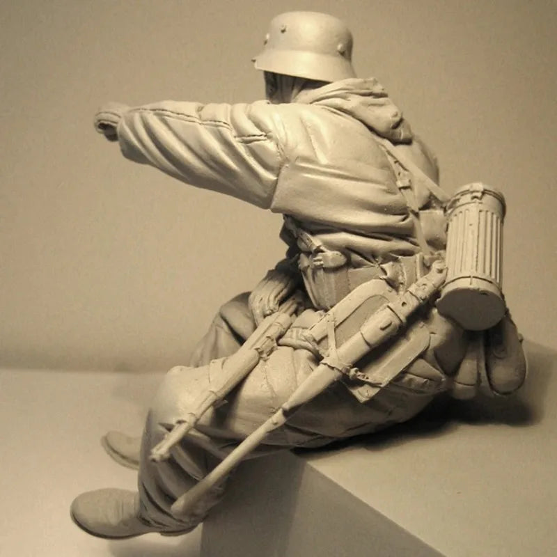 WWII German Tank Commander 1/16 Resin Figure Kit - 1/16 resin model view 4