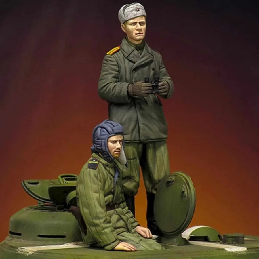 Soviet Tank Crew Winter 2-Figure Set 1/35 Resin Diorama Kit - 1/35 resin model view 2