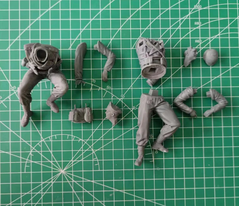 WWII German Panzer Crew 2-Figure Set 1/16 Resin Diorama Kit - 1/16 resin model view 4