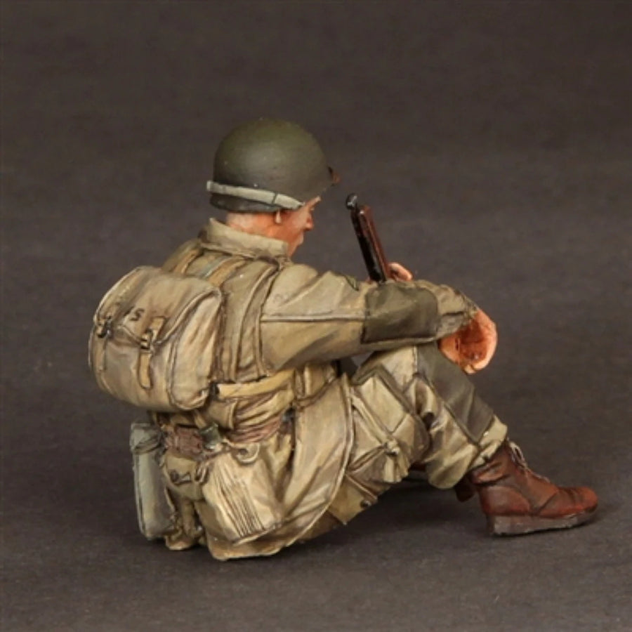 US Airborne Sergeant with M1 Garand 1/35 Resin Figure - 1/35 resin model view 5
