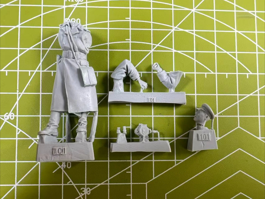 Soviet War Photographer with Camera 1943-45 1/35 Resin Figure Kit - 1/35 resin model view 3