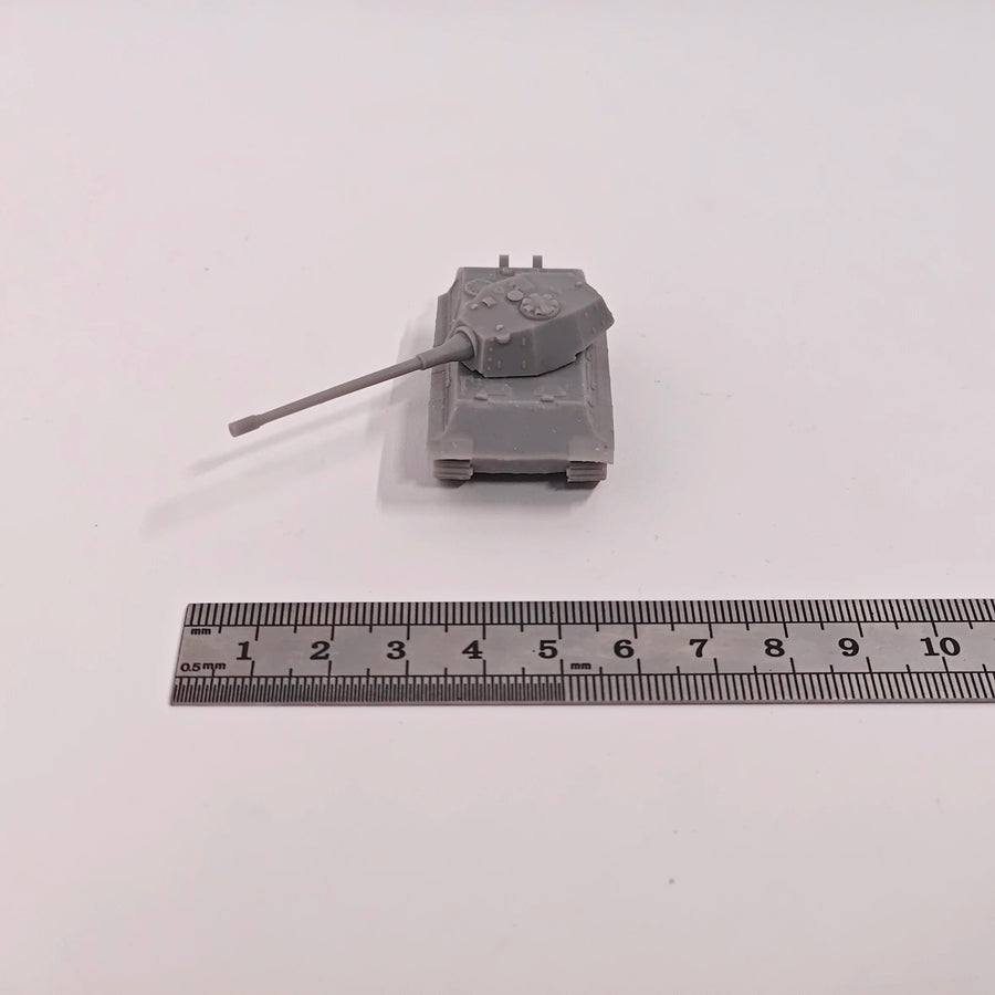 E-75 Standardpanzer Heavy Tank 1/144 Resin Model Kit - 1/144 resin model view 4