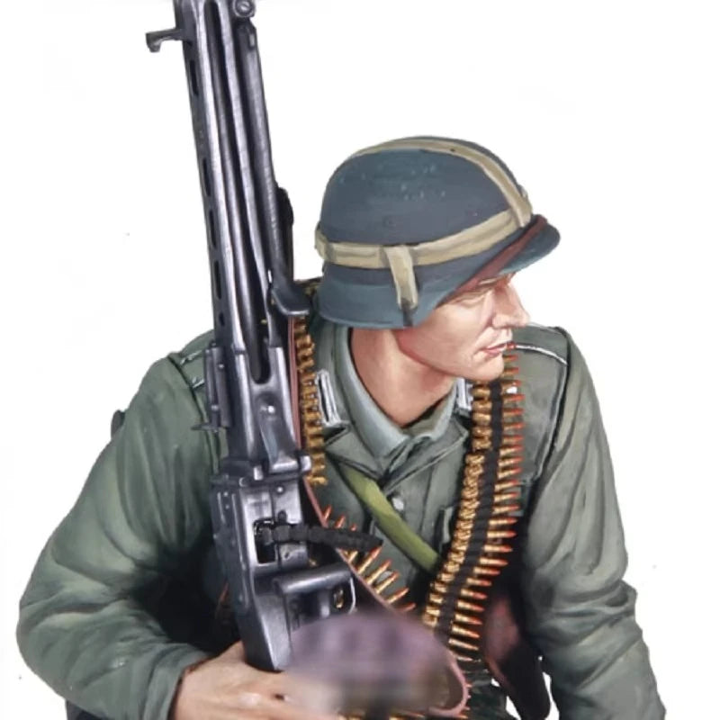 WWII German MG42 Machine Gunner Captain 1/16 Resin Figure Kit - 1/16 resin model view 3