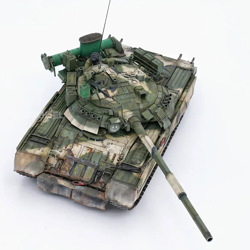 Russian T-80U Main Battle Tank 1/35 Resin Model Kit - 1/35 resin model view 5