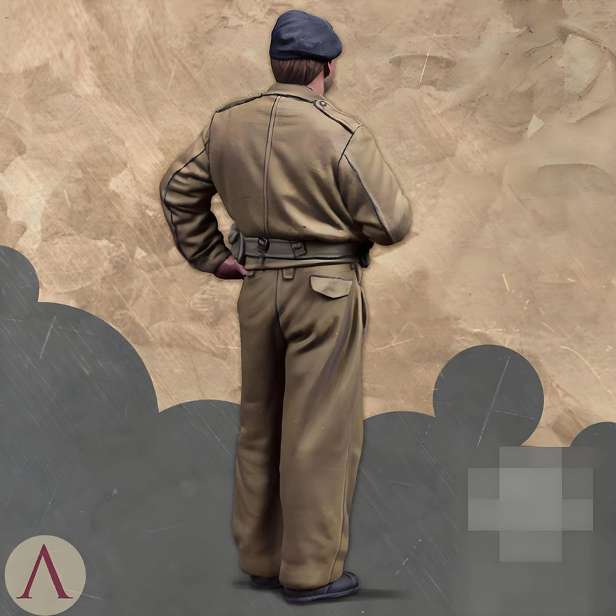WWII British Tank Commander with Beret and Binoculars 1/35 Resin Figure Kit - resin model view 3