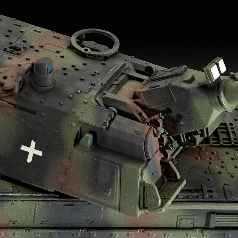 Modern German Panzerhaubitze 2000 Self-Propelled Howitzer 1/72 Resin Kit - 1/72 resin model view 3