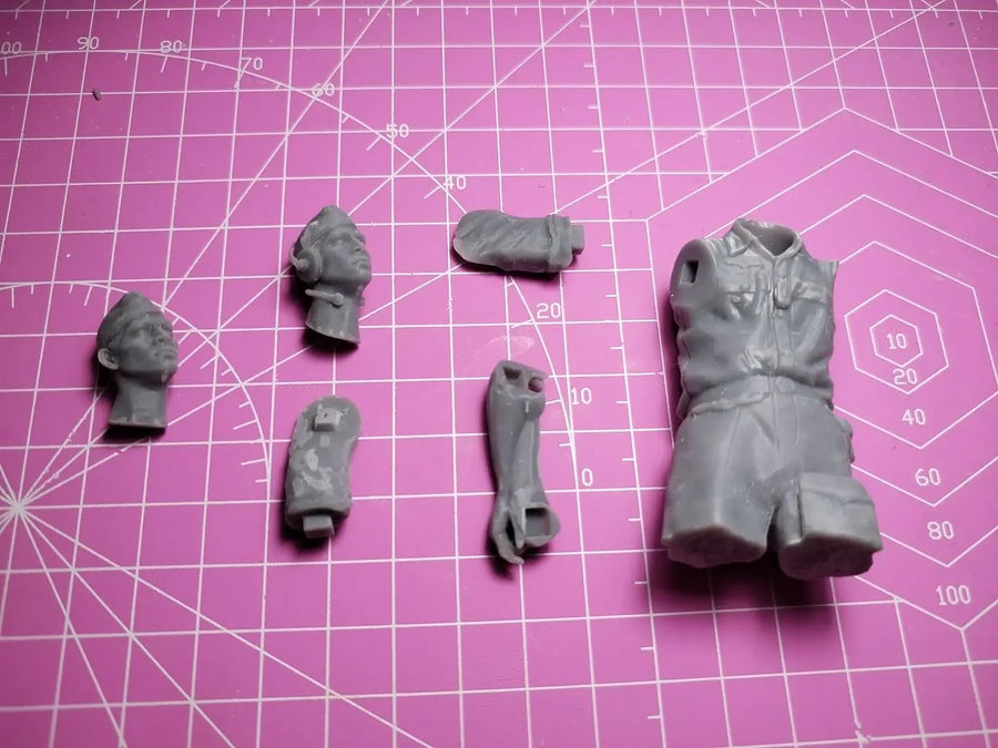 Vintage Aviator Pilot with Headset 1/16 Resin Figure Kit - 1/16 resin model view 4