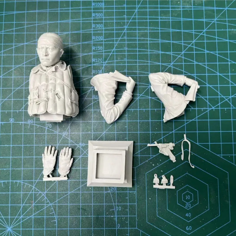WWII Soldier Torso with Pistol and Equipment 1/10 Resin Bust Kit - resin model view 2