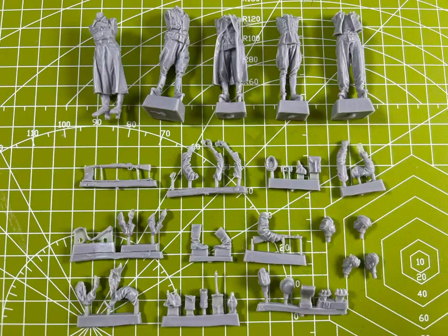 WWII Soviet Infantry Squad Resin Miniature Figure Kit 28mm - 28mm resin model view 2