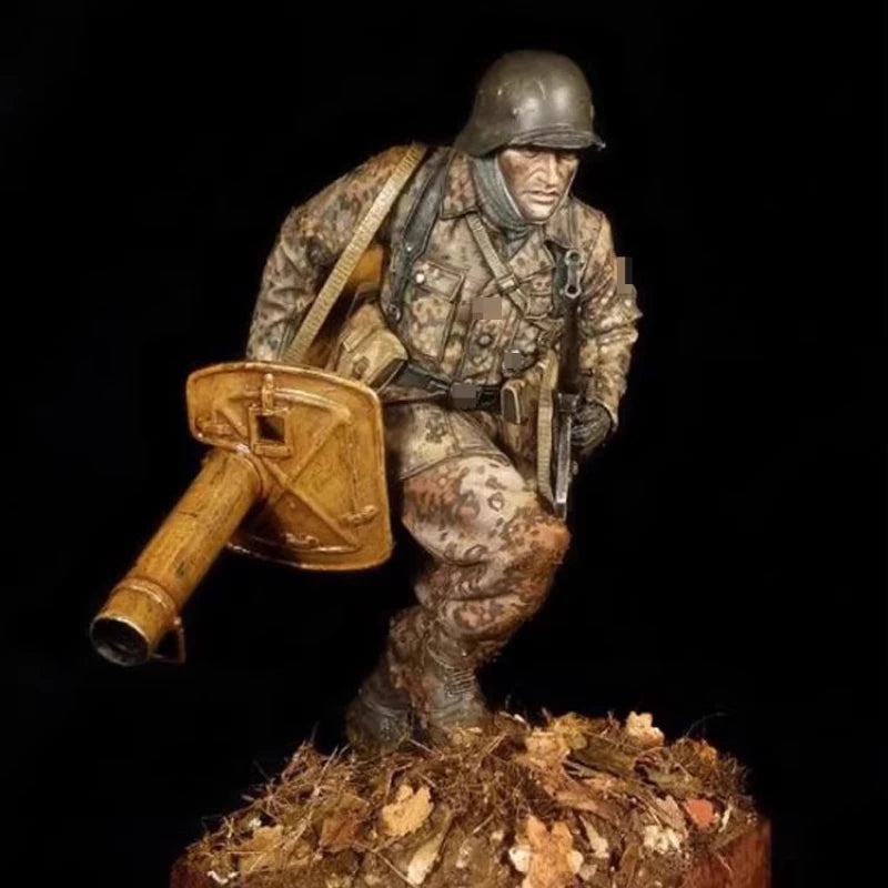 WWI German Soldier with Flamethrower 1/16 Resin Figure Kit - 1/16 resin model view 2