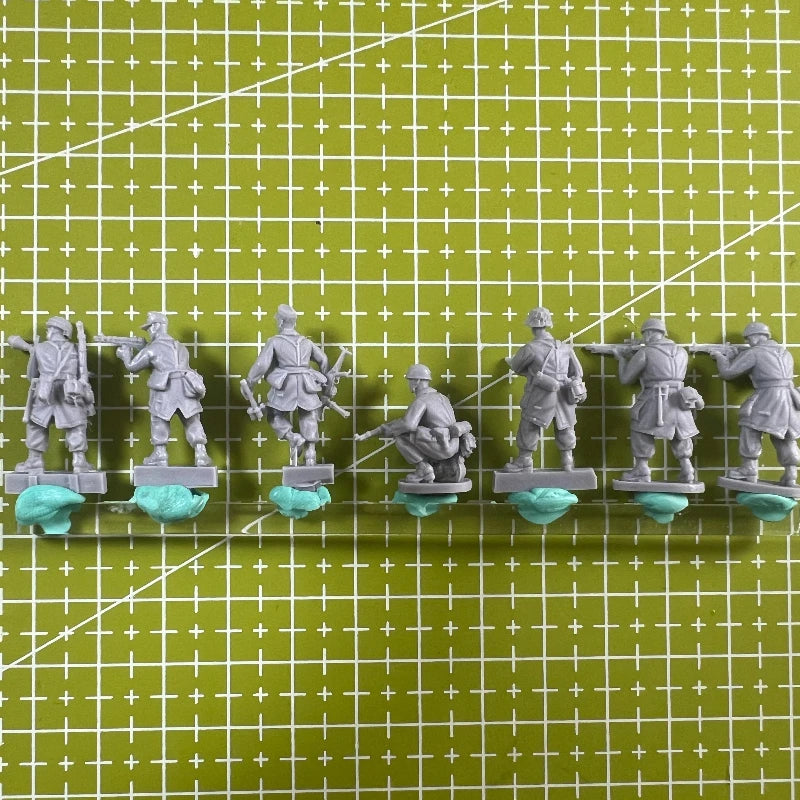 German Paratrooper 7-Figure Set 1/72 Scale Resin Model Kit - 1/72 resin model view 2