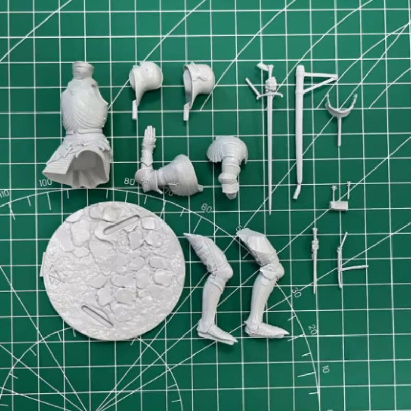 Medieval Knight with Interchangeable Heads 1/24 Resin Figure Kit - 1/24 resin model view 5