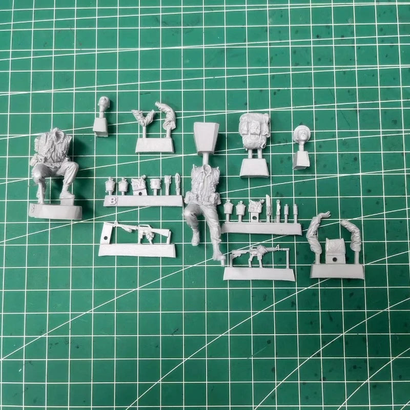 Modern Special Forces Soldiers 2-Figure Set 1:35 Scale Resin Kit - 1/35 resin model view 4