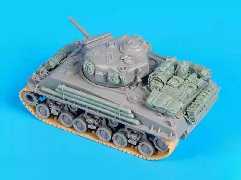 M4A1 Sherman Tank with Stowage 1/72 Resin Model Kit - 1/72 resin model view 3