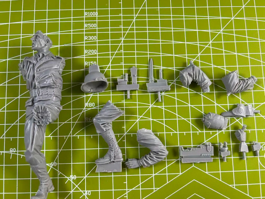 WWI British Soldier with Helmet 1/16 Resin Figure Kit Unassembled - 1/16 resin model view 3