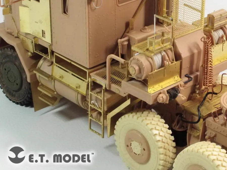 Modern US M1070 HET Truck Tractor 1/35 Resin Model Kit - 1/35 resin model view 6