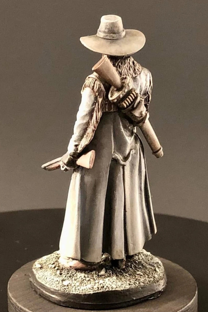 Wild West Bounty Hunter with Duster Coat 1/32 Resin Figure Kit - 1/32 resin model view 3
